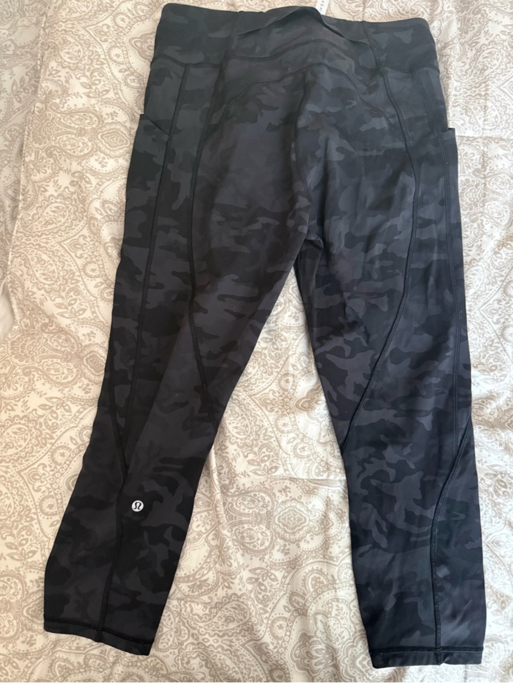 lululemon Black camo High-Rise Leggings with Logo and pockets - Picture 2 of 4